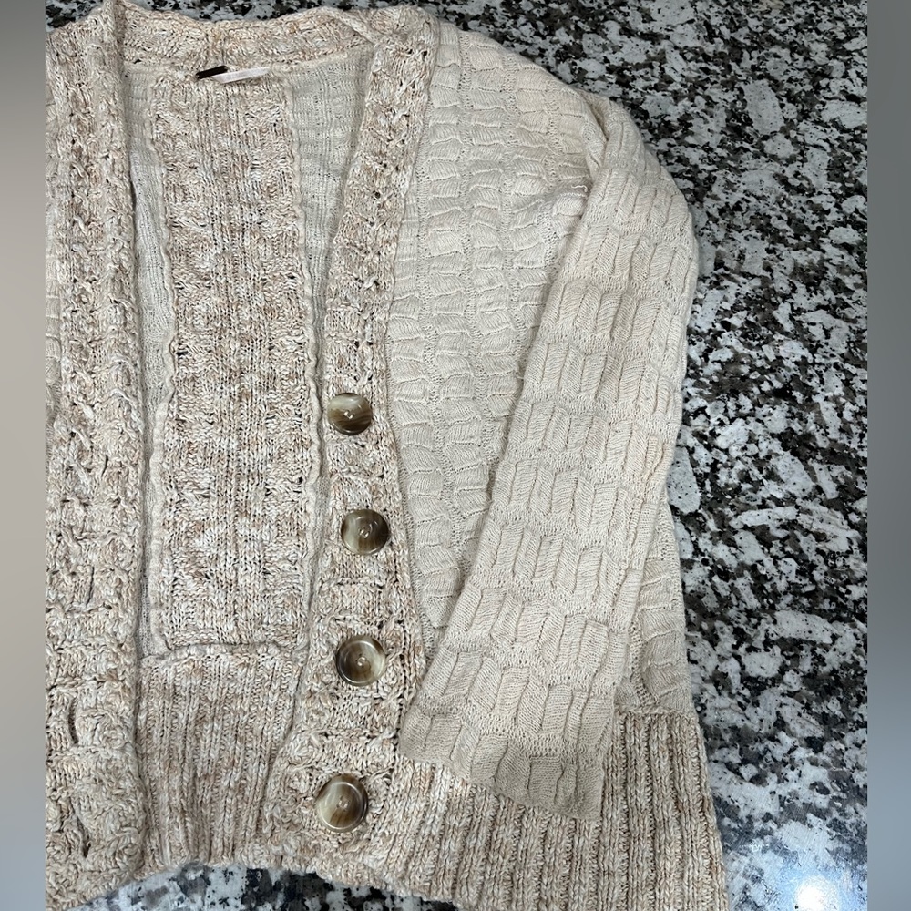 Free People cardigan! Size Medium.💗
